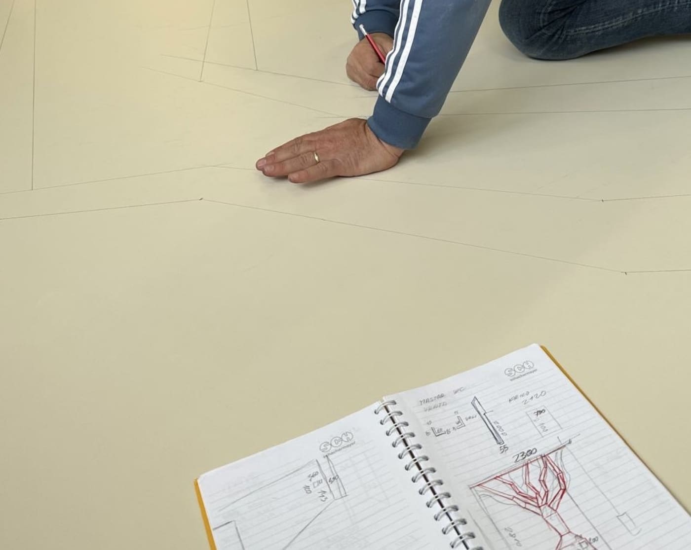 Ručna izrada skice za namještaj po mjeri u radionici