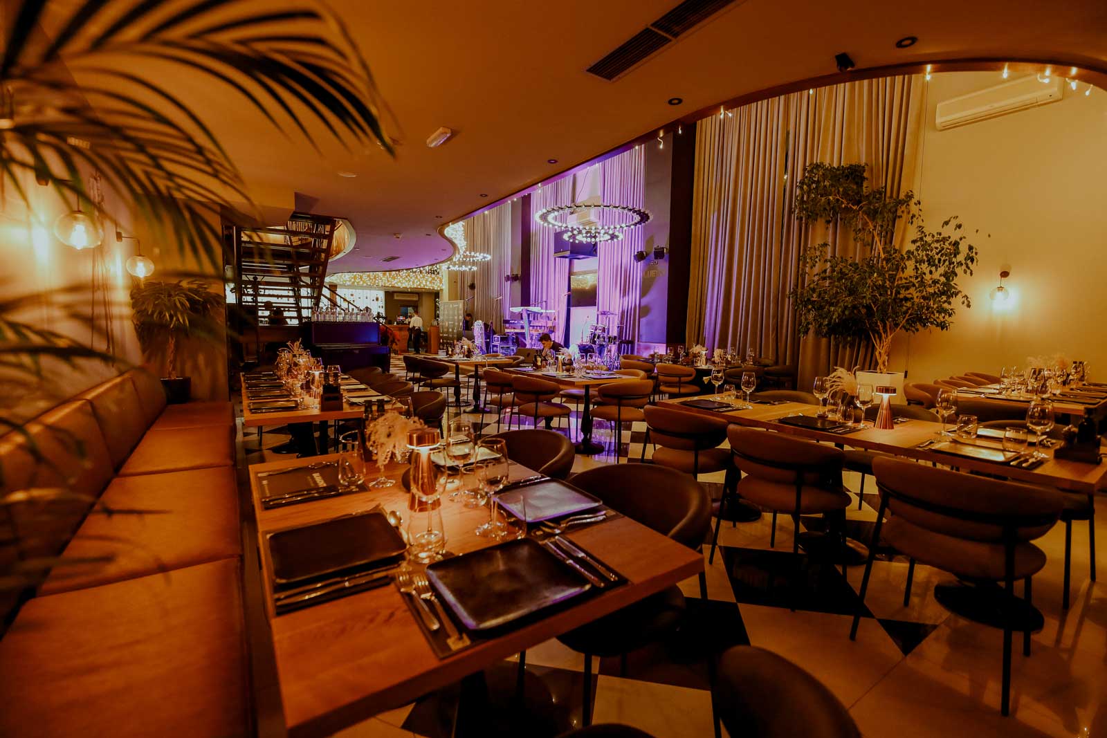 Restoran s namještajem po mjeri u izvedbi Zlatar Co.